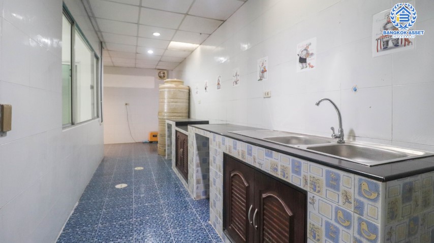 *****ทาวน์เฮ้าส์มือสองย่านปทุมธานี ม.พฤกษาวิลล์16 รังสิต-องครักษ์ #หลังมุม เนื้อที่กว้างขวางถึงเกือบ 30 ตร.ว. ฟังก์ชัน 3 ห้องนอน 2 ห้องน้ำ 2 ที่จอดรถ ต่อเติมพื้นที่หลังคา ห้องครัว และห้องอเนกประสงค์แล้ว ใกล้ฟิวเจอร์พาร์ค รังสิต และทางด่วน "ดอนเมือง-โทลล์เวย์"...